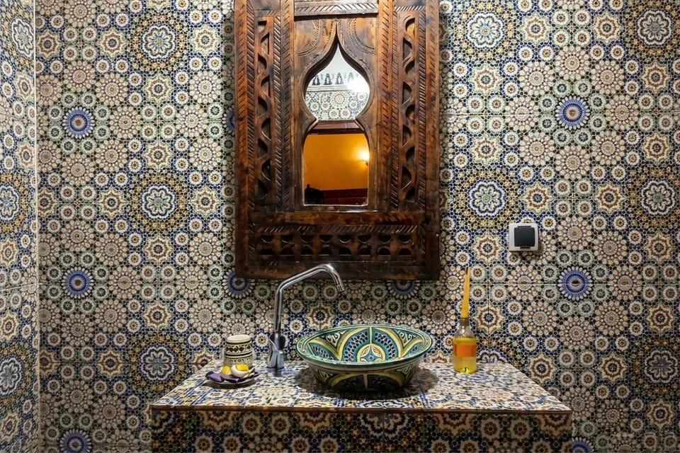 Junior Room | Bathroom | Shower, hair dryer, bidet, towels
