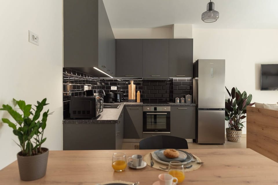 Apartment | 2 bedrooms, desk