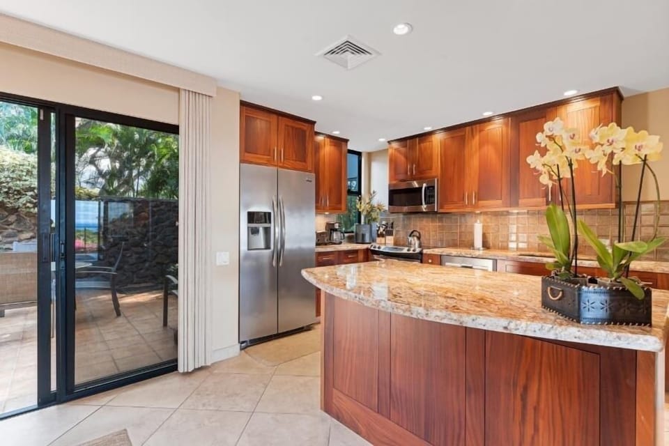 Condo, 2 Bedrooms | Private kitchen