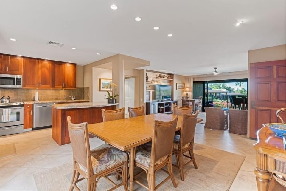 Condo, 2 Bedrooms | Private kitchen