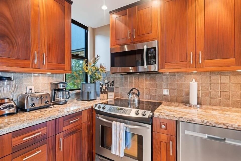 Condo, 2 Bedrooms | Private kitchen