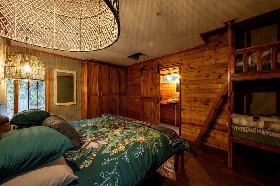 Classic Cabin, Mountain View | 1 bedroom, WiFi (free), bed sheets