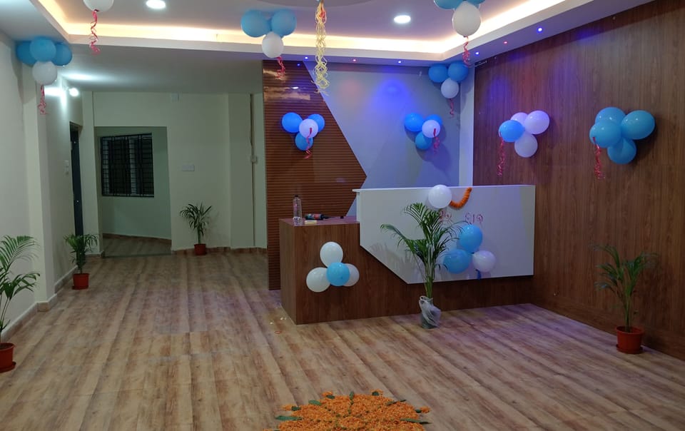 Basic Double Room | Desk
