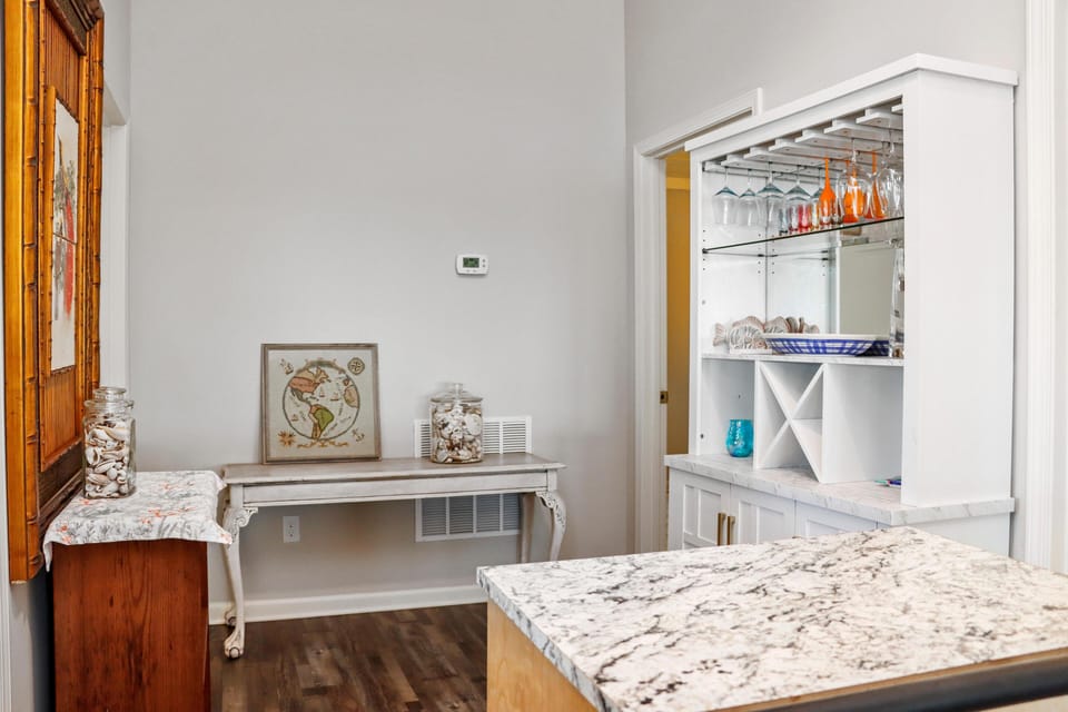 House, Multiple Beds (Quarters B) | Interior