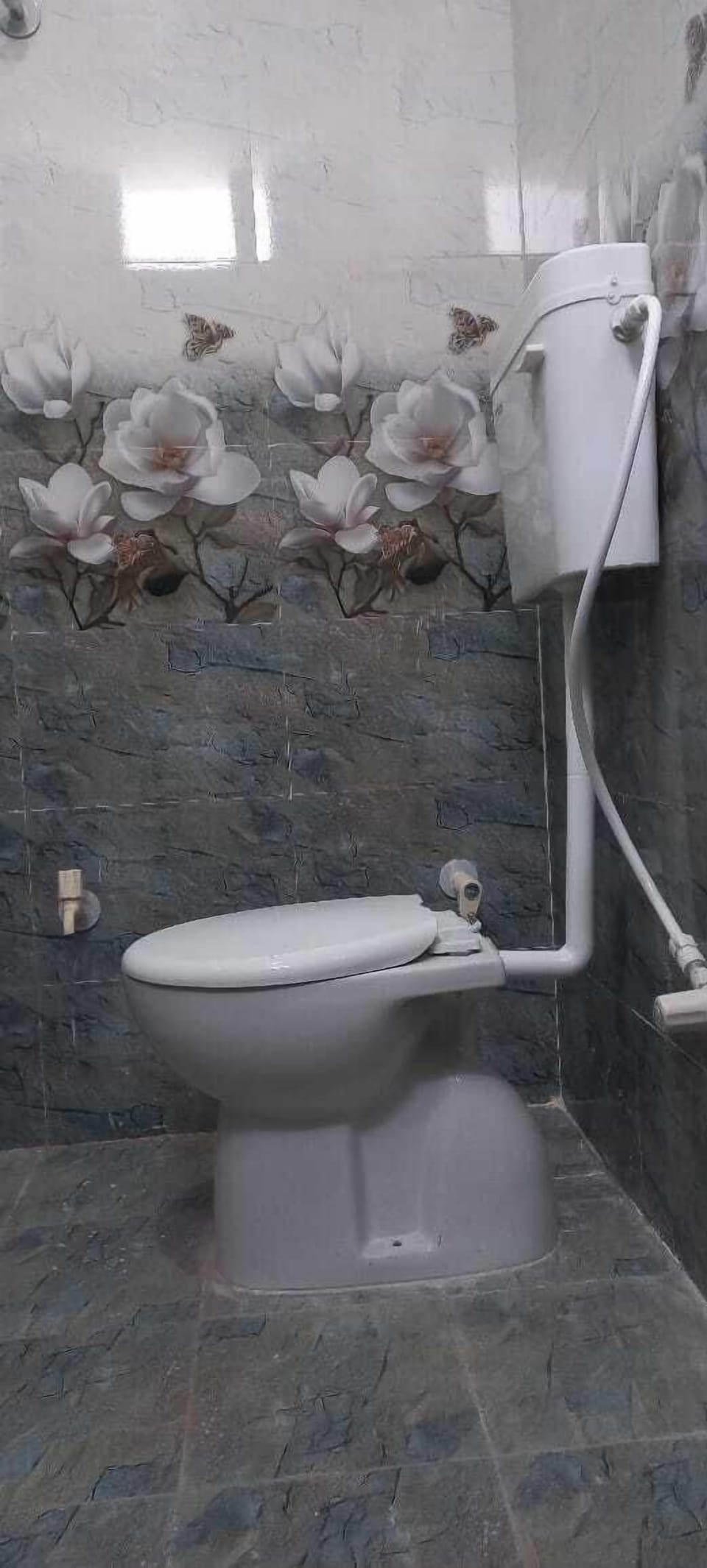Deluxe Room | Bathroom | Shower, free toiletries, slippers, towels