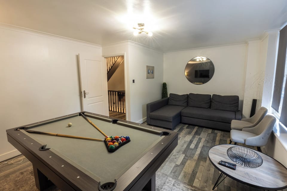 House | Living area | TV, fireplace