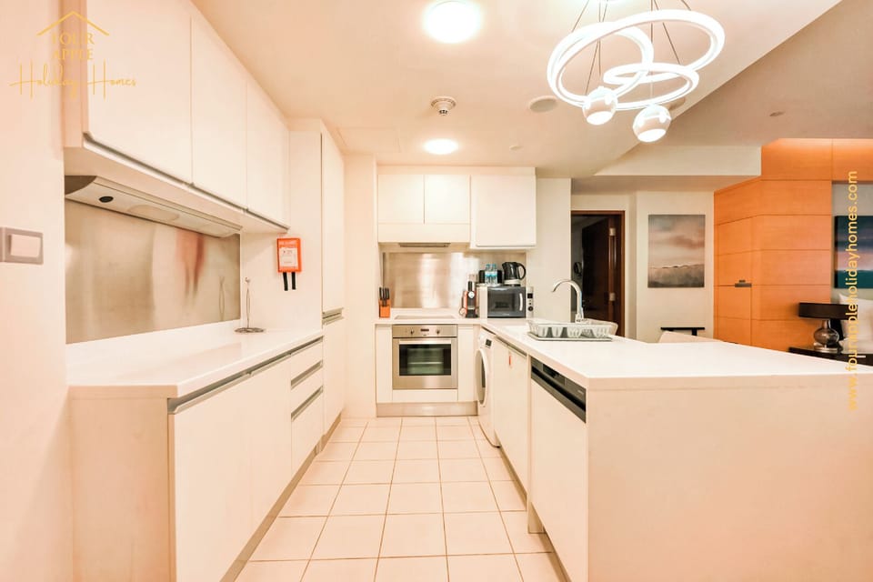 Luxury Studio, Balcony, City View | Private kitchen | Full-size fridge, microwave, oven, stovetop