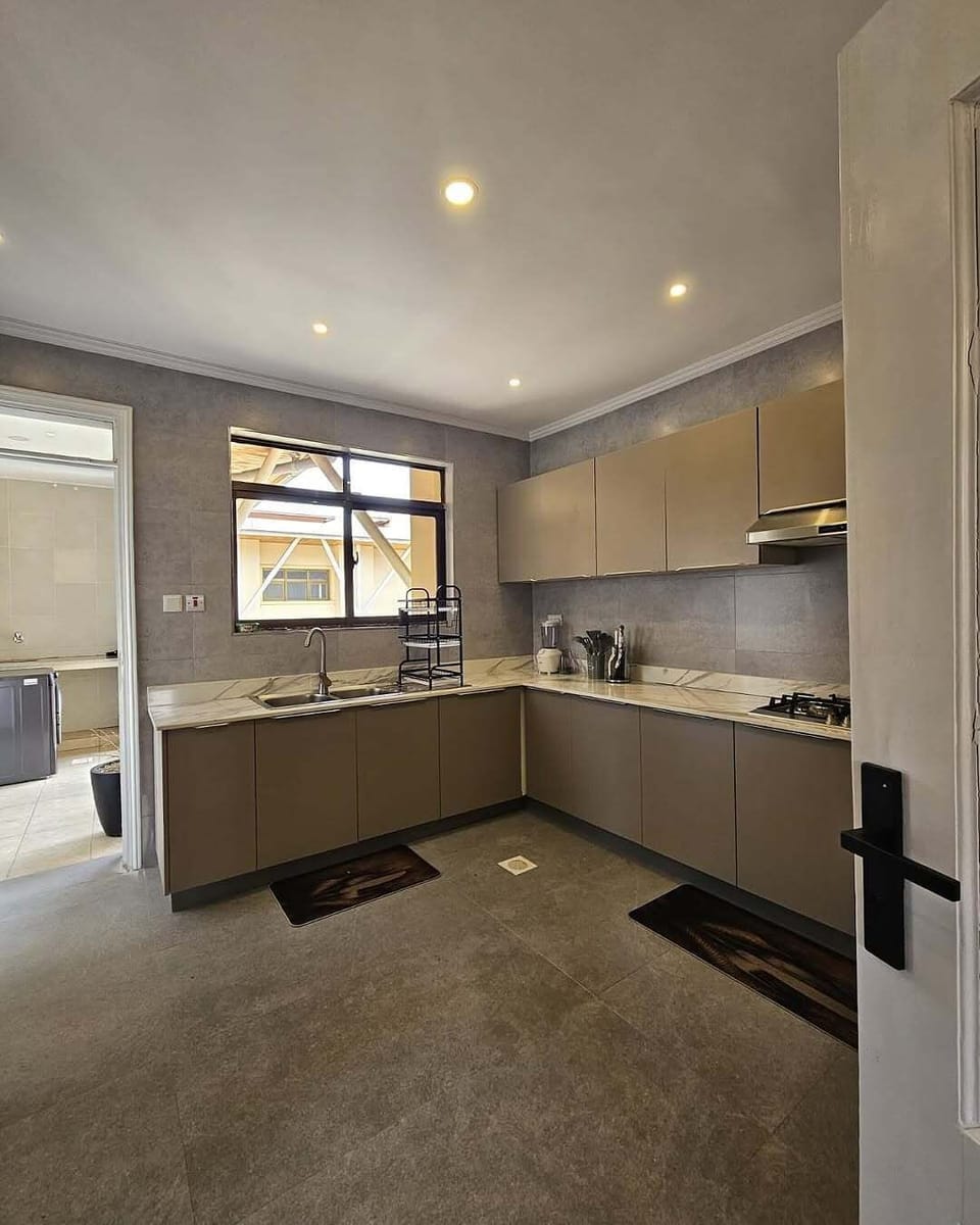 Apartment, City View | Private kitchen | Fridge, microwave, oven, stovetop