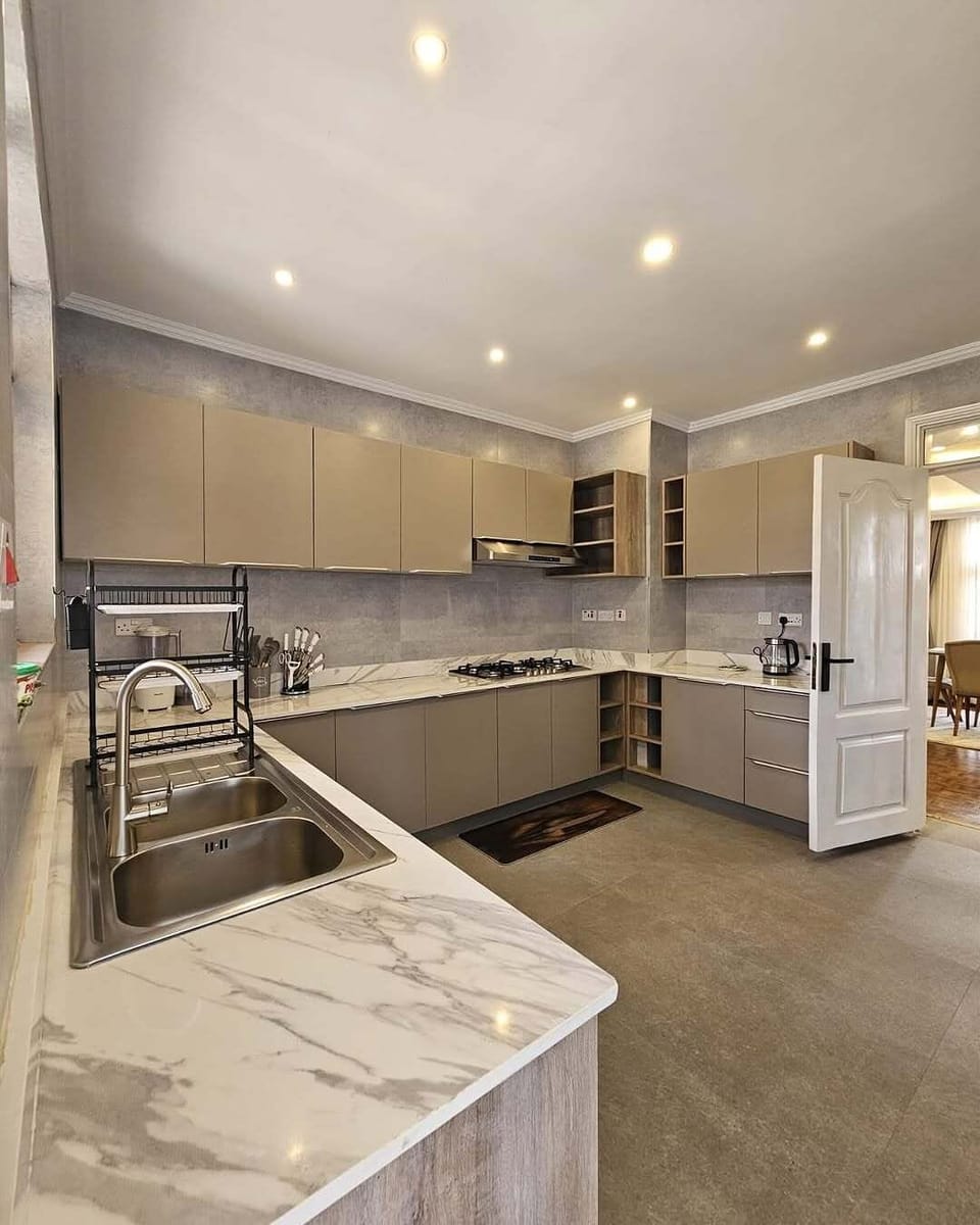 Apartment, City View | Private kitchen | Fridge, microwave, oven, stovetop
