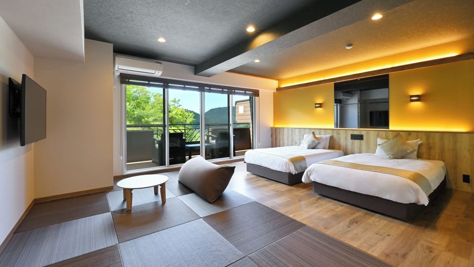 Standard Japanese-Western Classic Suite Room with Open-air Bath | In-room safe, WiFi (free), bed sheets