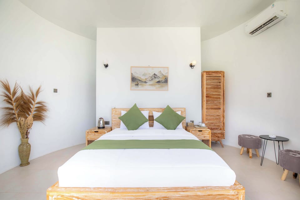 Deluxe Room, Lake View | Free WiFi