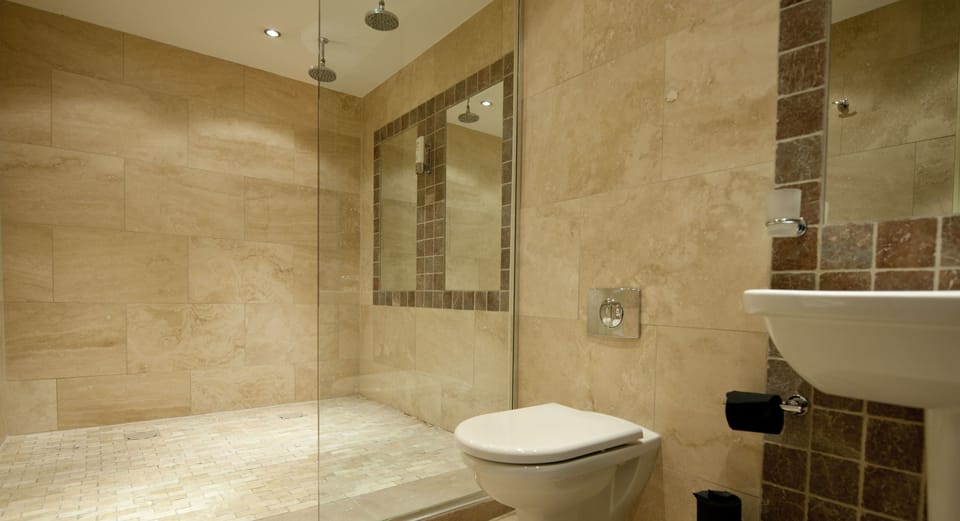 Executive Double Room | Bathroom | Hair dryer, towels, soap, shampoo