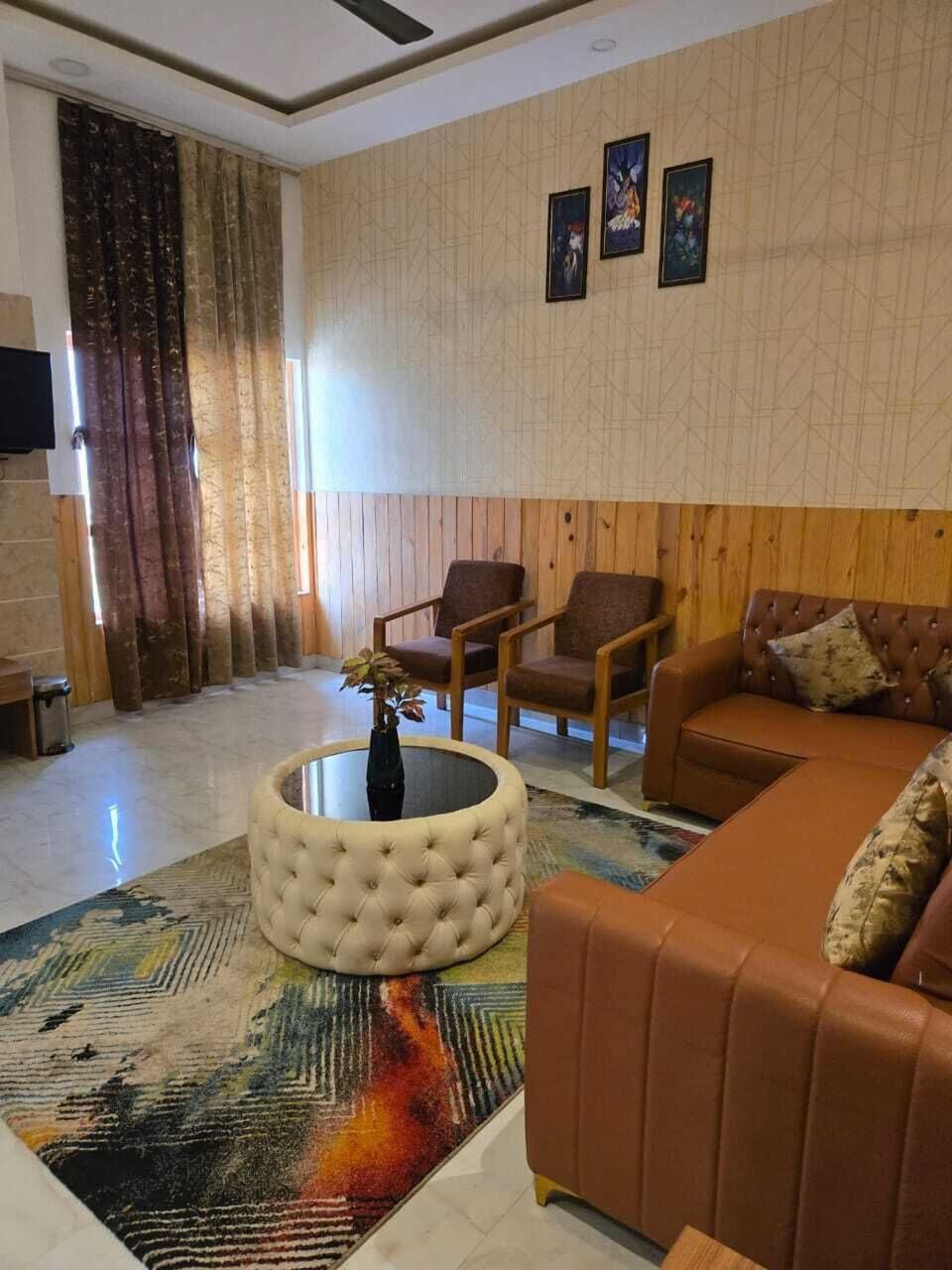 Desk, laptop workspace, free WiFi