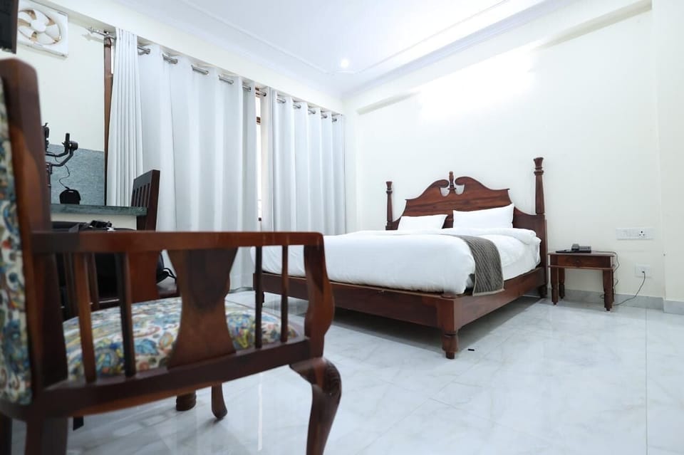 Deluxe Double Room | Desk, laptop workspace, free WiFi
