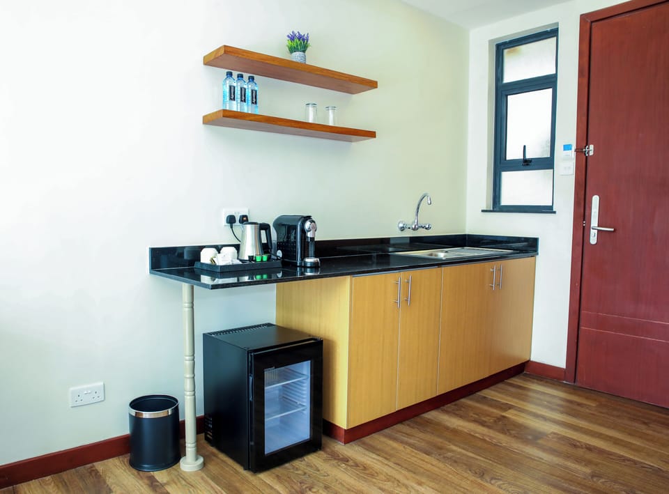 Espresso maker, coffee/tea maker, electric kettle