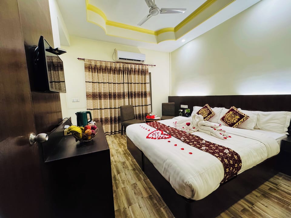Deluxe Room | Hypo-allergenic bedding, free WiFi, bed sheets