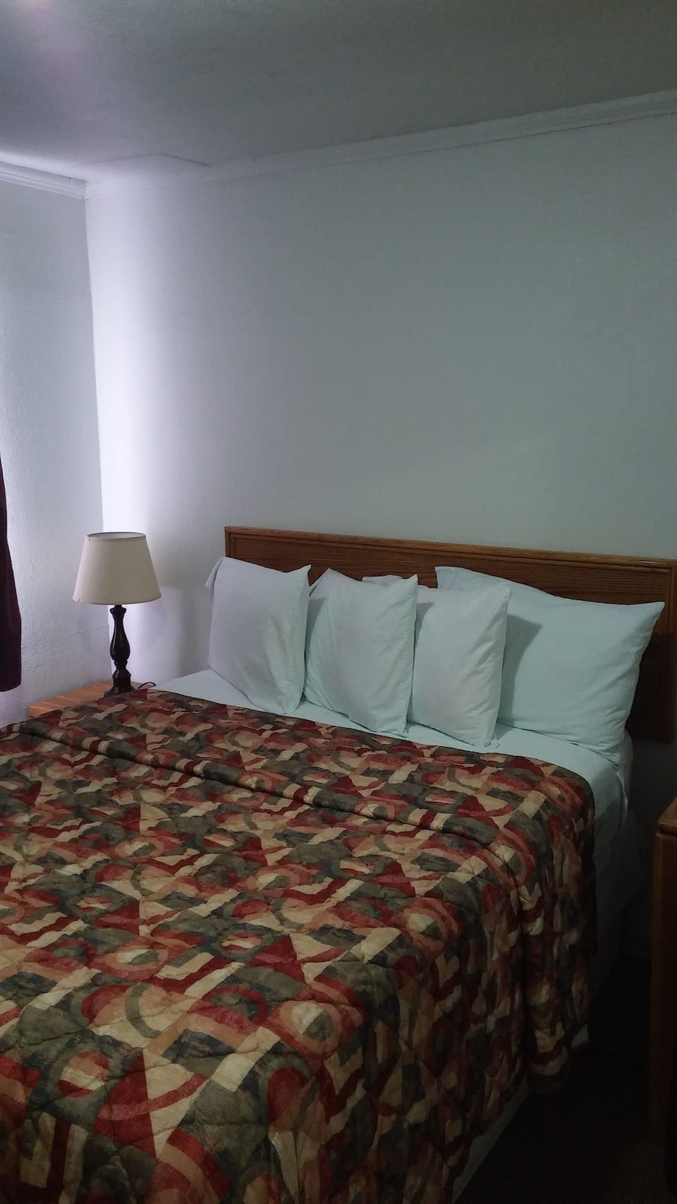 Economy Room, 1 Queen Bed | Desk, iron/ironing board, WiFi (free), bed sheets