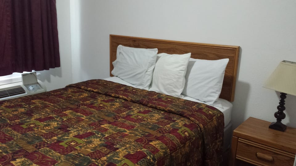 Desk, iron/ironing board, WiFi (free), bed sheets