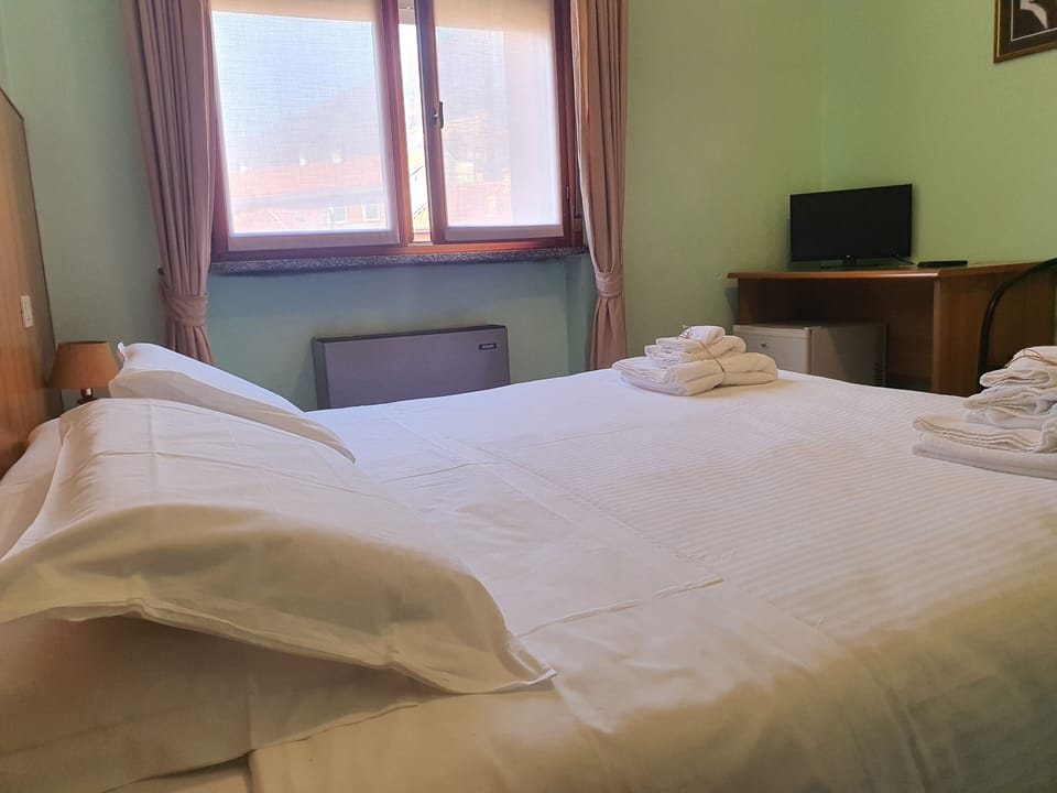 Classic Single Room | Desk, laptop workspace, free WiFi, bed sheets