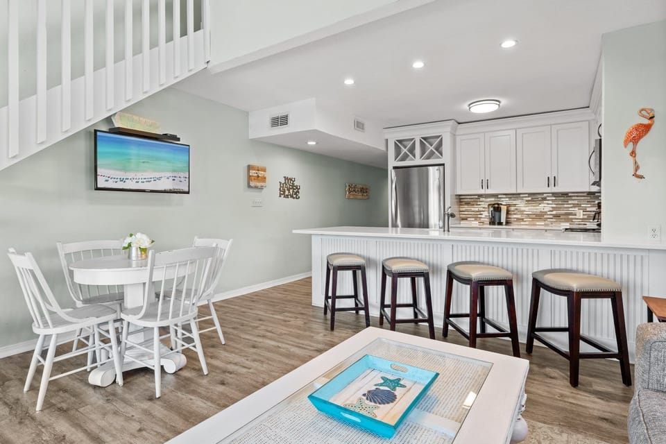 Condo, 2 Bedrooms | Interior
