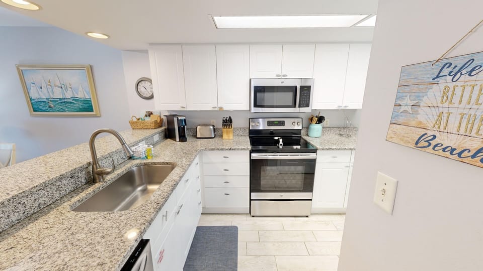 Condo, 2 Bedrooms | Private kitchen | Fridge, coffee/tea maker, toaster