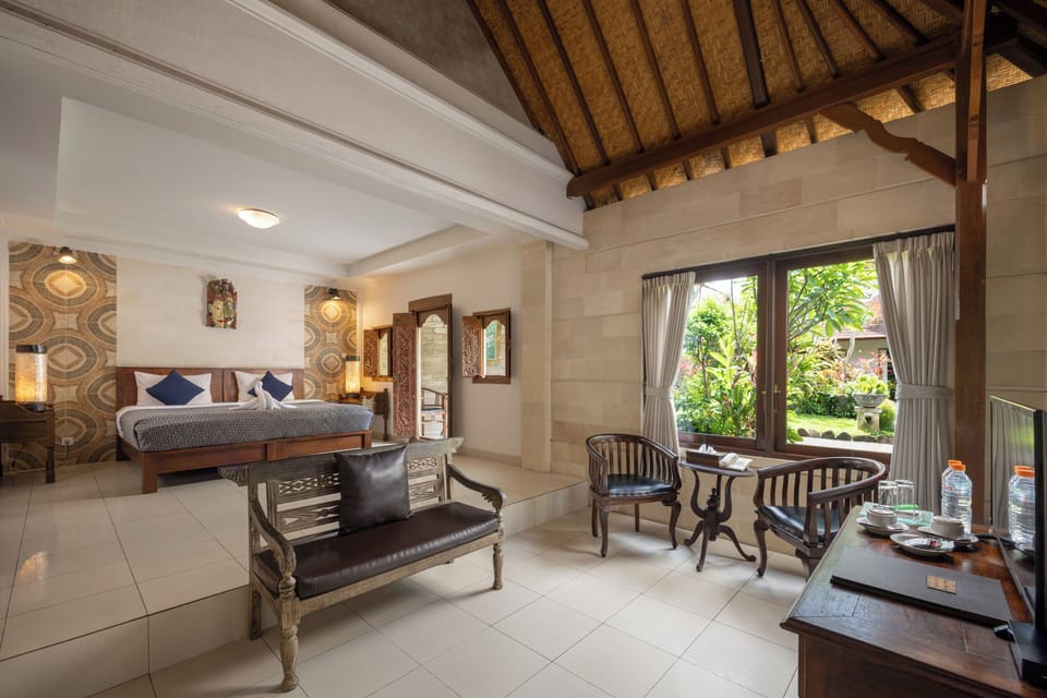 Superior Room with Garden View | Minibar, in-room safe, individually decorated, individually furnished
