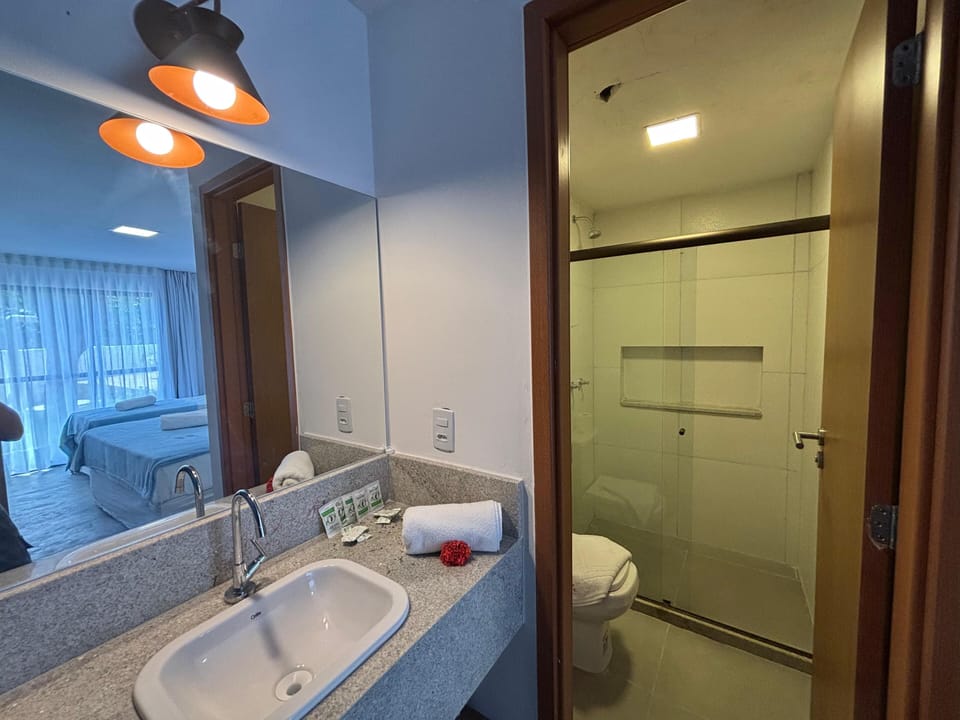 Standard Triple Room | Bathroom