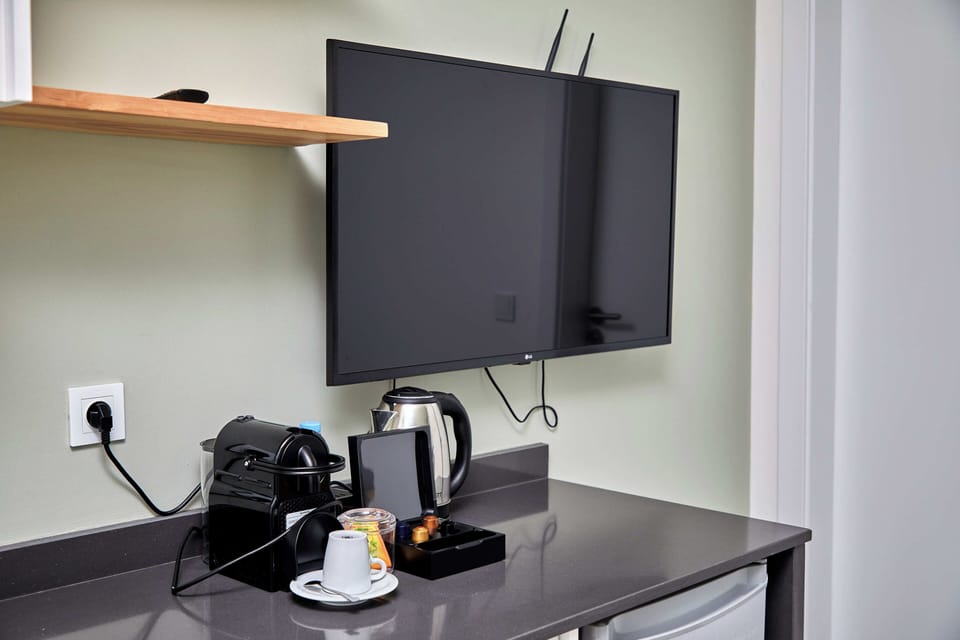 Double Room, Partial Sea View | Private kitchen | Mini-fridge, microwave, stovetop