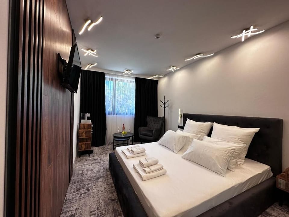 Free minibar, in-room safe, soundproofing, iron/ironing board