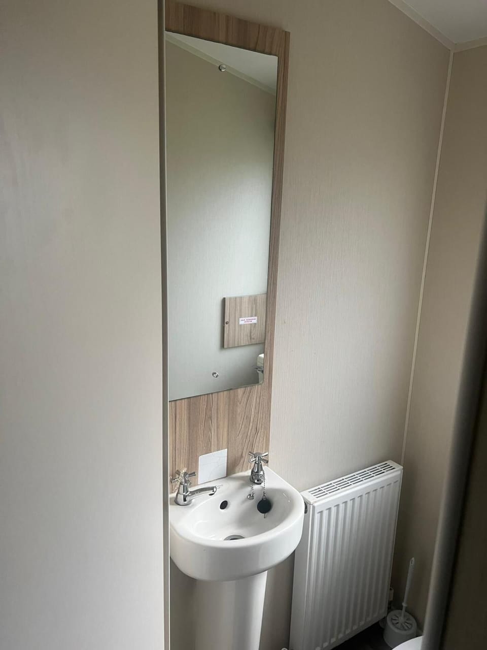 3 Bed Caravan - Sleeps 6 - Pets - 5 min to Beach Cabin in Towyn