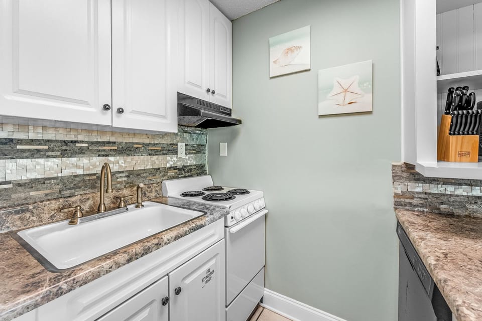 Studio, Sea View | Private kitchenette | Coffee/tea maker, microwave, oven, stovetop