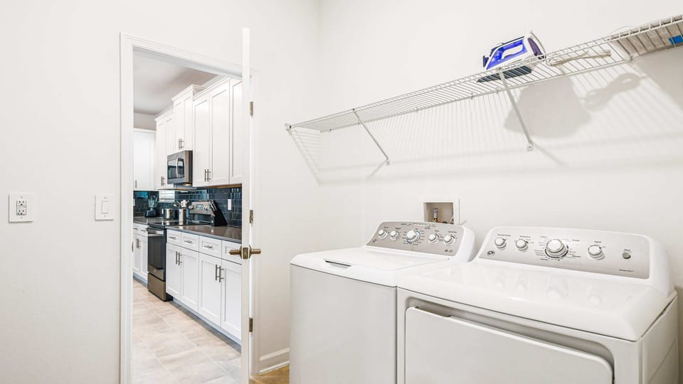 House, Multiple Beds, Pool Access (9159SHD CG) | Interior