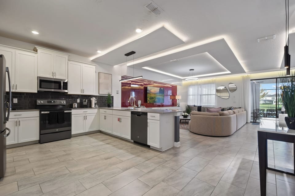 House, Multiple Beds, Pool Access (2947FS SL) | Private kitchen | Coffee/tea maker