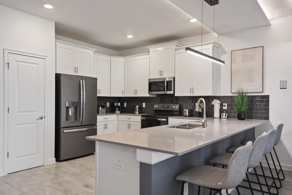 House, Multiple Beds, Pool Access (2947FS SL) | Private kitchen | Coffee/tea maker