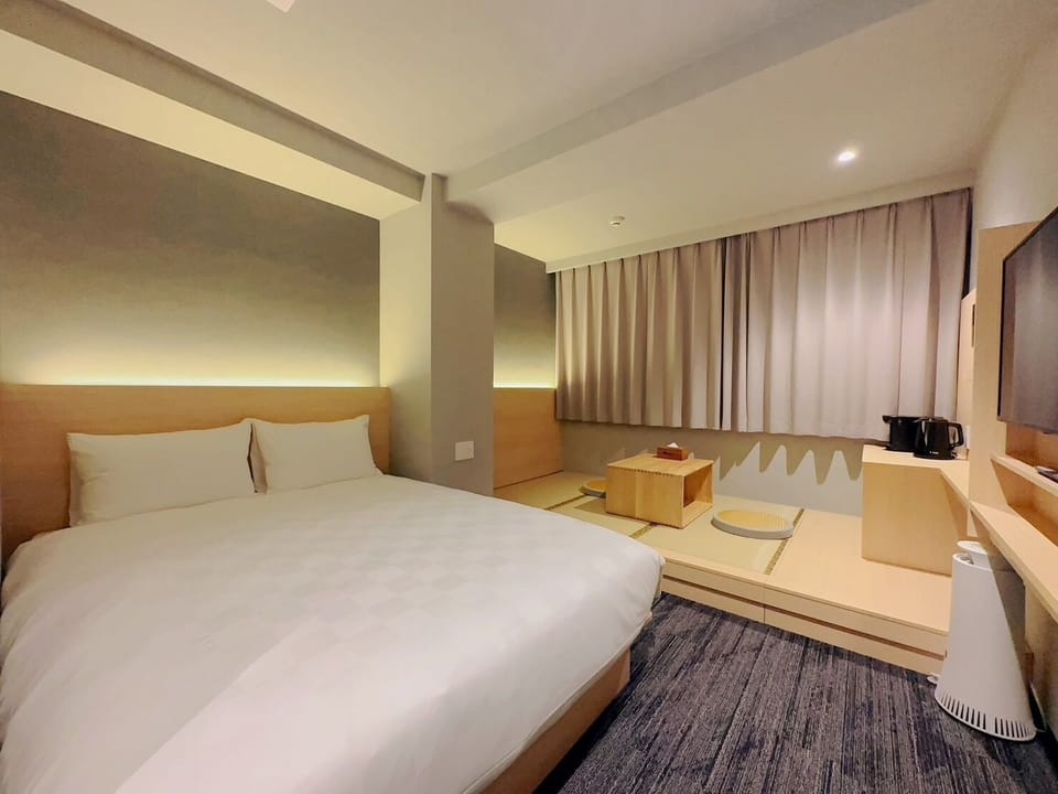Romantic Double Room | Down comforters, desk, laptop workspace, soundproofing