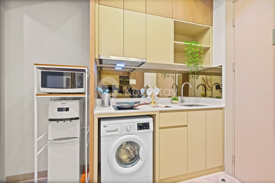 Apartment, 1 Queen Bed, City View | Private kitchen