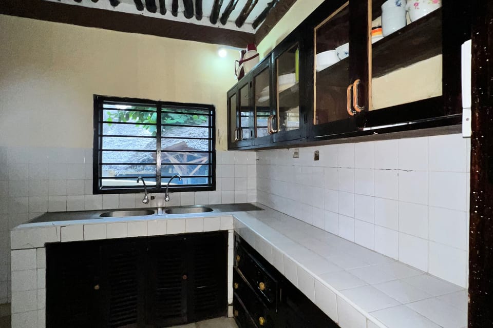 House | Private kitchen | Fridge, microwave, oven, stovetop