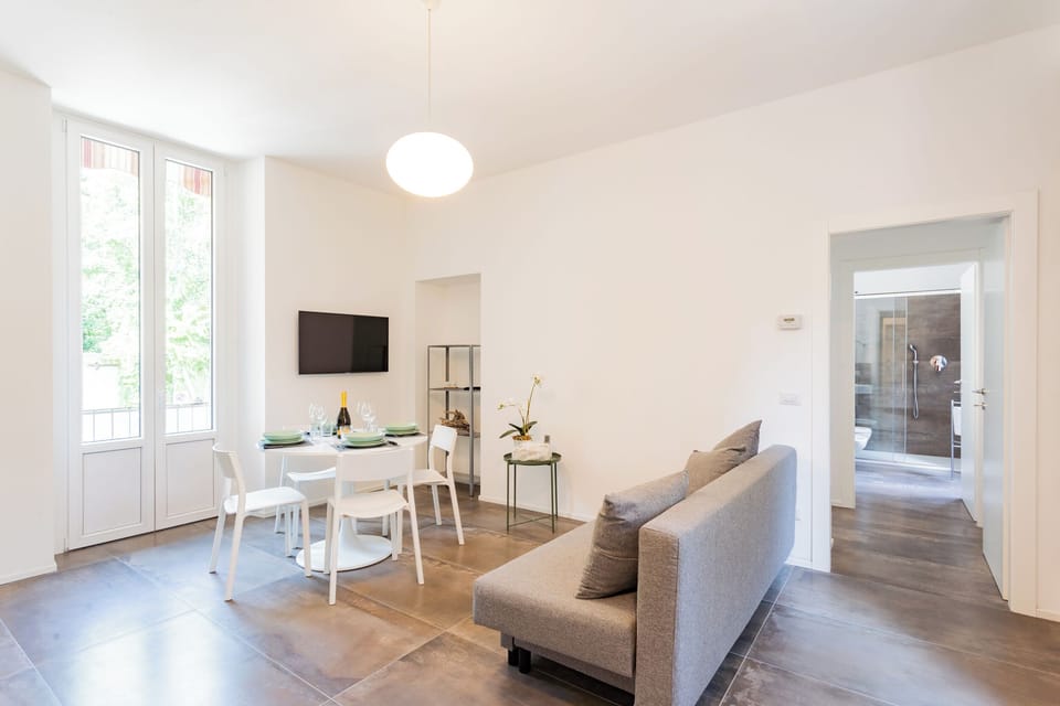 Apartment (1 Bedroom) | Dining room