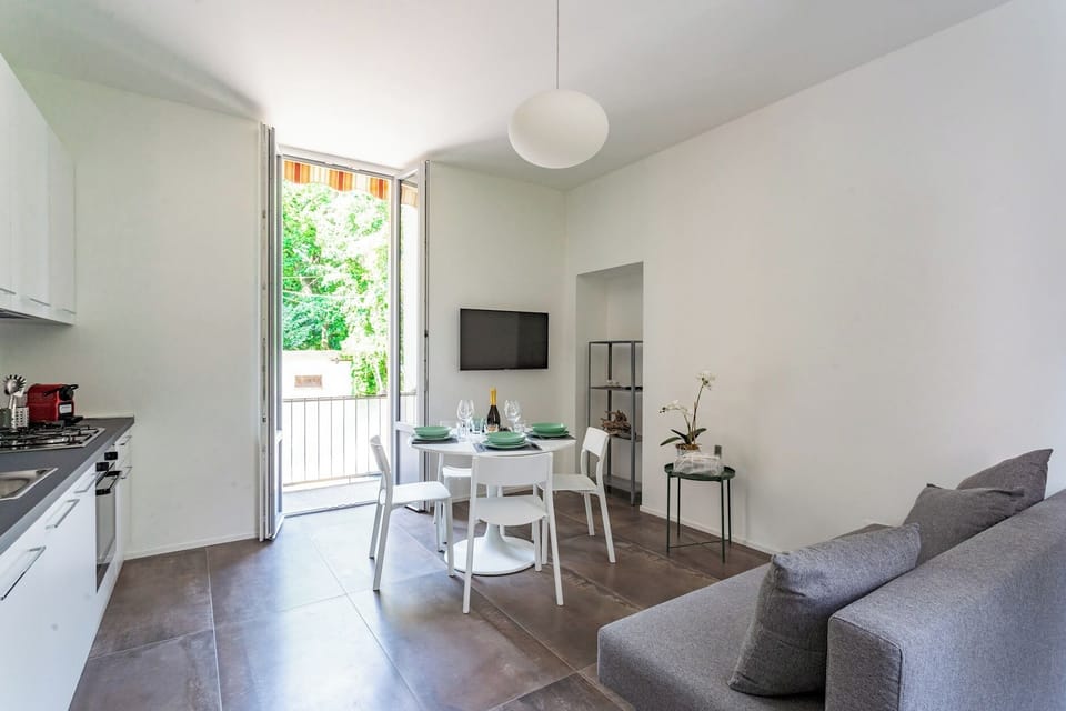 Apartment (1 Bedroom) | Dining room