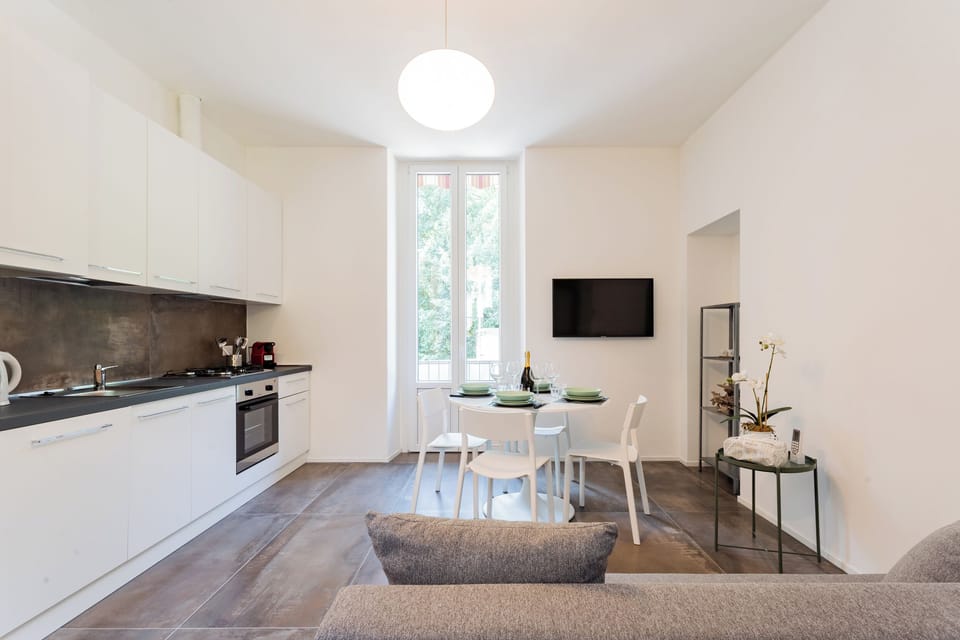 Apartment (1 Bedroom) | Dining room