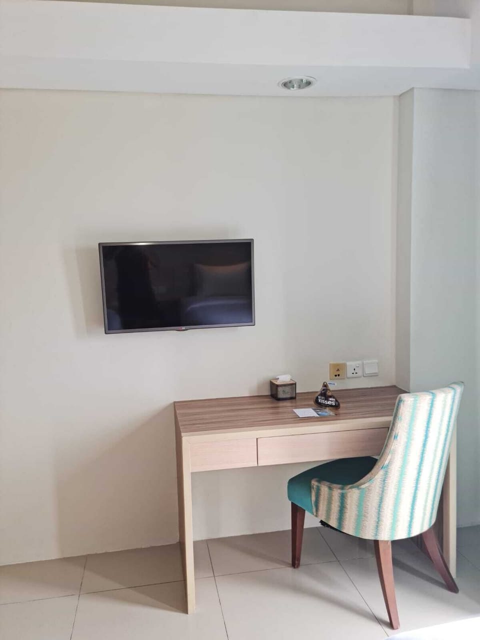 Superior Room, 2 Twin Beds, Non Smoking, City View | Desk, laptop workspace, free WiFi