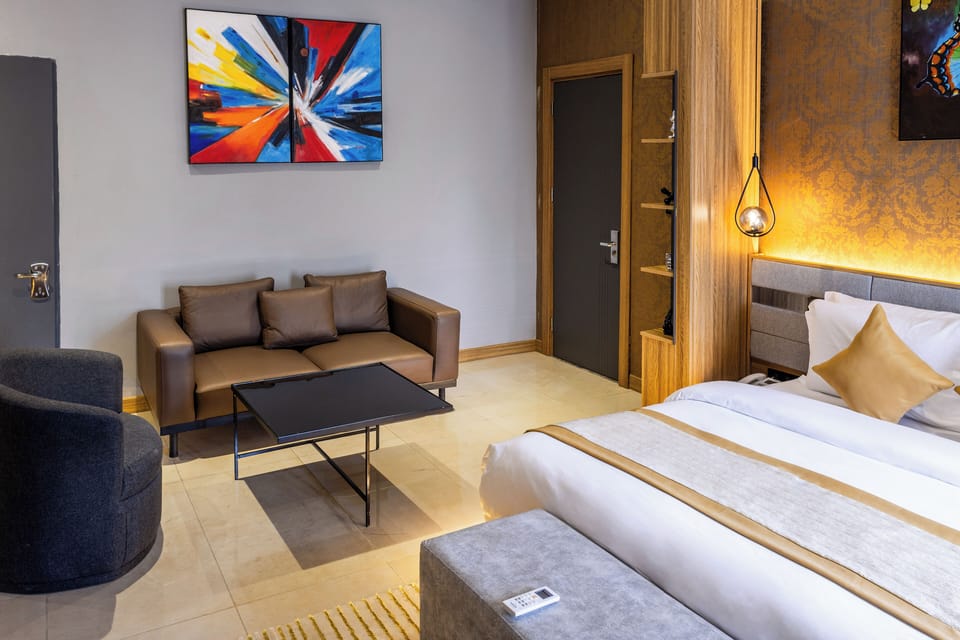 Executive Room, 1 King Bed | Desk, laptop workspace, free WiFi