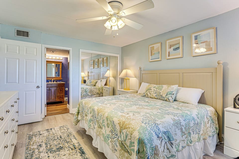 Oceanfront PCB Condo: Steps to Private Beach! Apartment in Lower Grand Lagoon