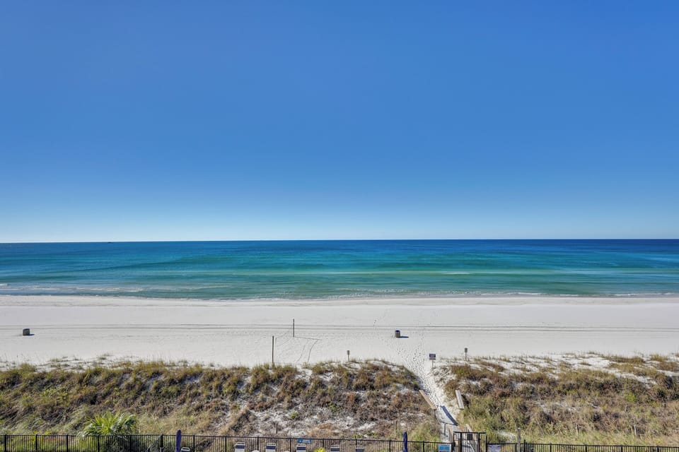 Oceanfront PCB Condo: Steps to Private Beach! Apartment in Lower Grand Lagoon
