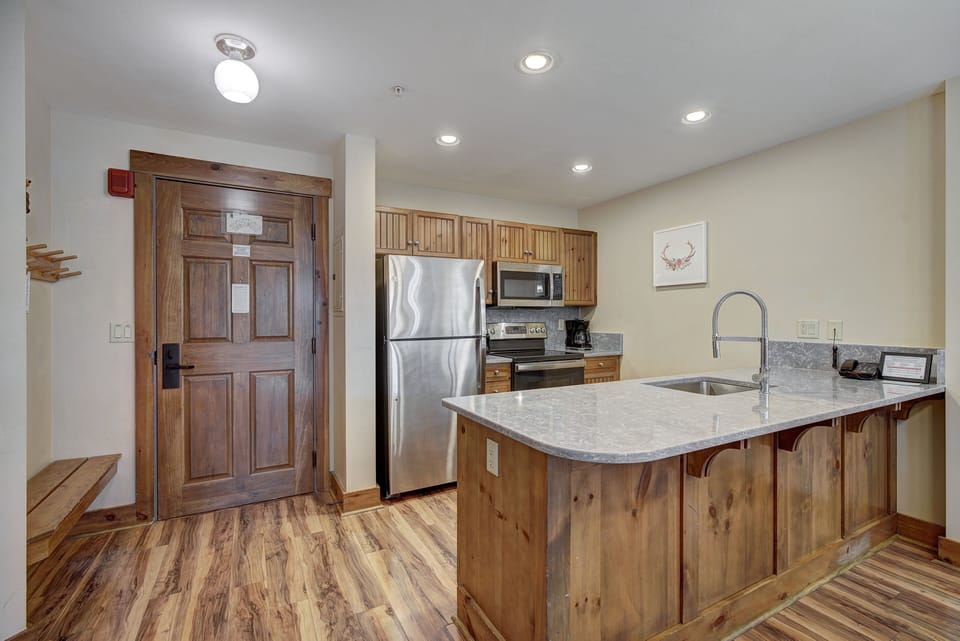 Condo, 1 Bedroom | Private kitchen | Coffee/tea maker, fridge, oven, toaster