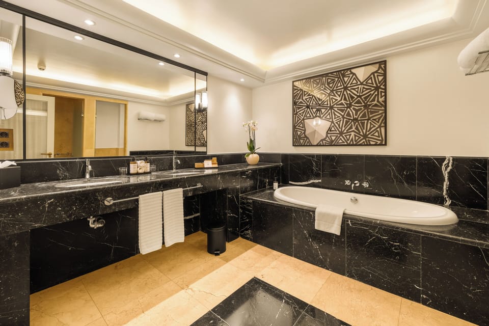 Suite, 1 Bedroom, Sea View | Bathroom | Combined shower/tub, hair dryer, slippers, towels
