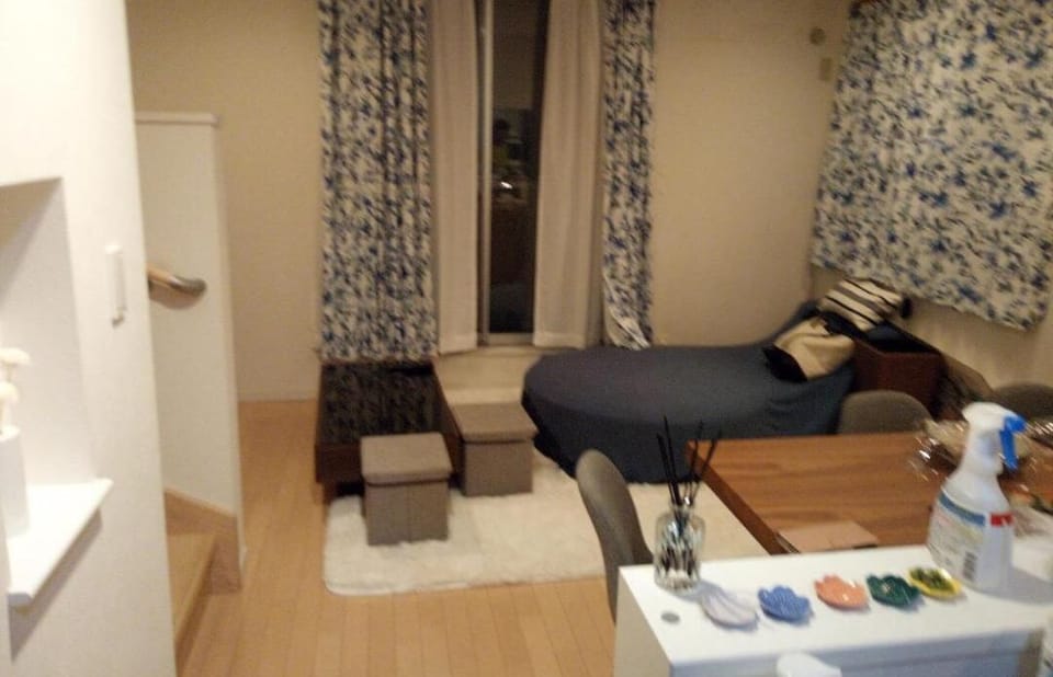 Double Room, City View | Living area