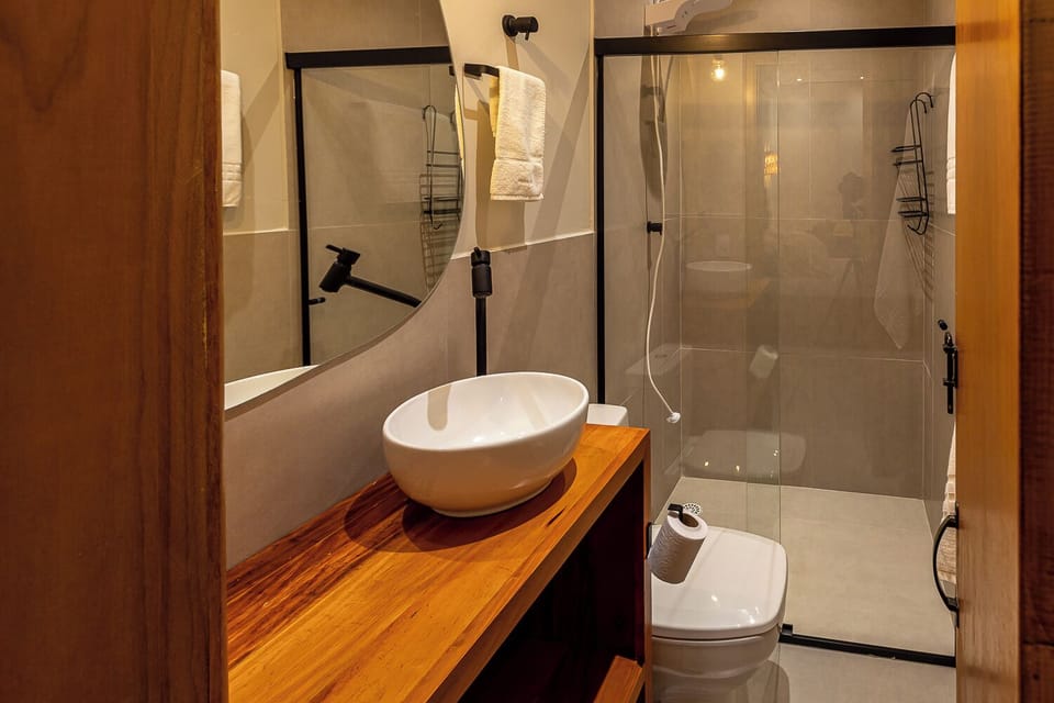 Classic Twin Room | Bathroom | Shower, hair dryer, towels, soap