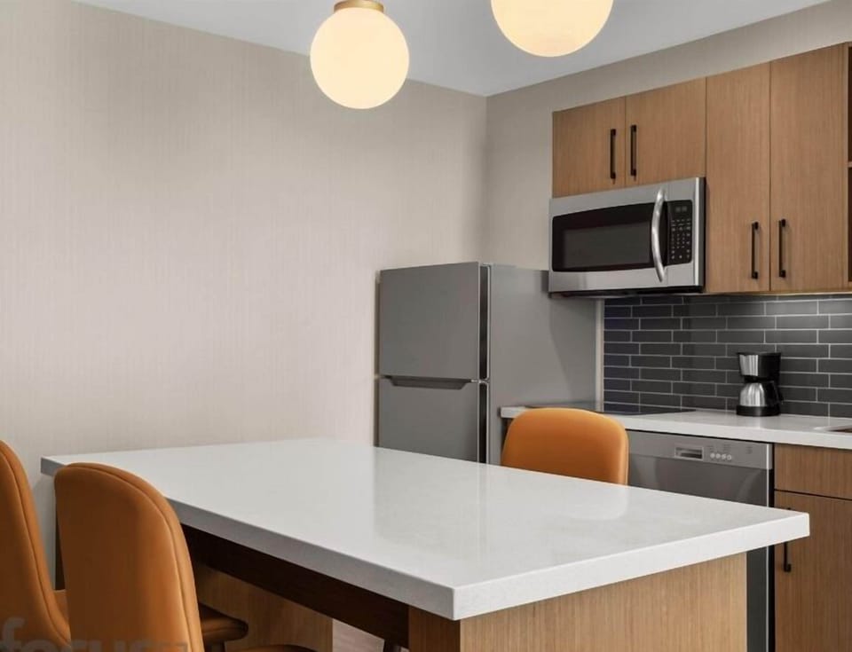 Suite, 1 Bedroom (High Floor) | Memory foam beds, in-room safe, desk, laptop workspace