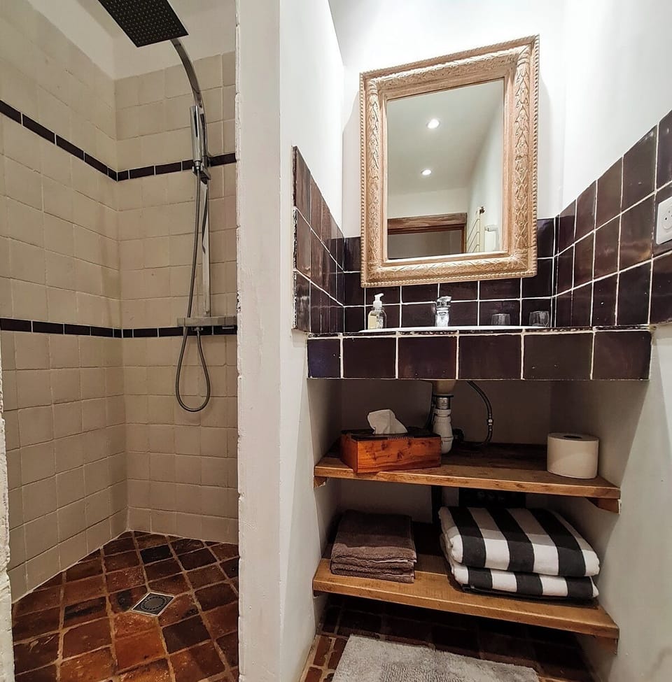 Traditional Double Room, Garden View | Bathroom | Eco-friendly toiletries